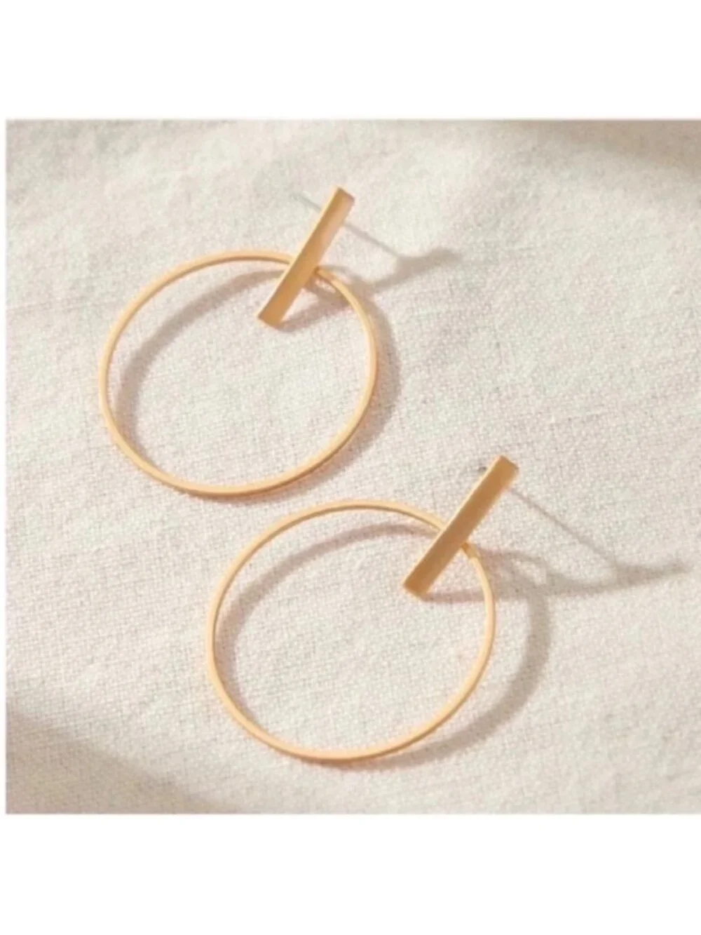 New! Gold Circle Minimalist Earrings (1005) NWOT